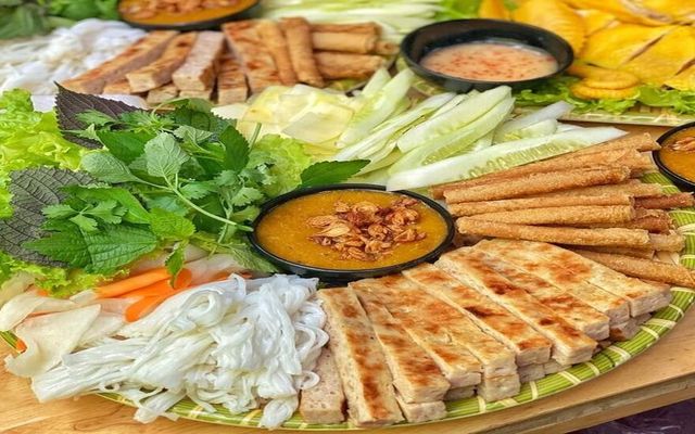 Hẻm Quán - Bánh Tráng Cuốn Thịt Heo & Nem Nướng Nha Trang - Chùa Láng