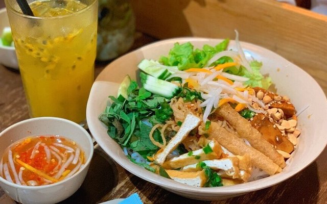 Hủ Tiếu Chay Cây Đề - Nguyễn Sơn