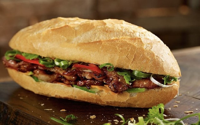 Bánh Mì Thịt Xiên - 55 Lạch Tray