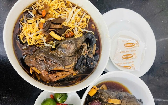 Bùi Xuyên - Bánh Cuốn Nóng & Gà Tần