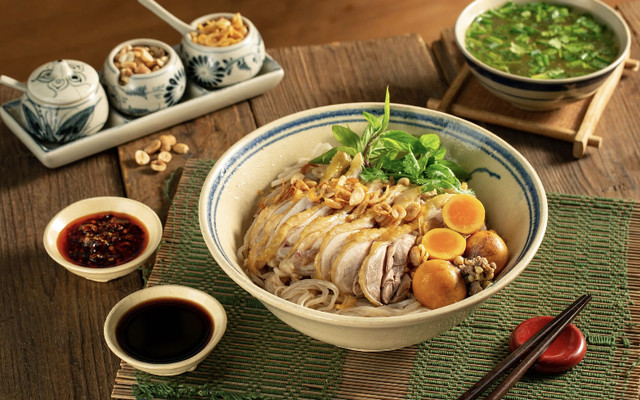 Phở Gà Ta, Phở Trộn & Bún Thang - Sinh Kiền