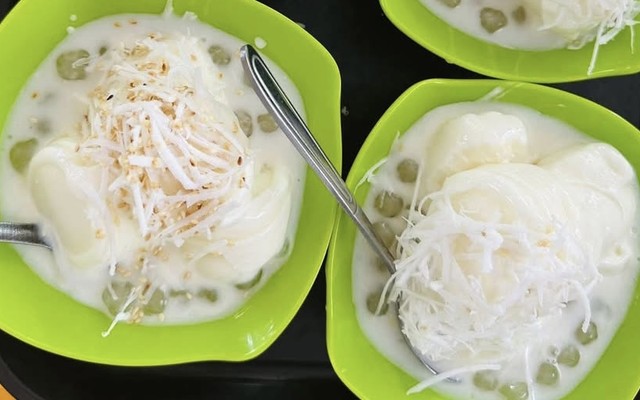 Sữa Chua Cô Phượng Hạ Long - 131 Trần Phú