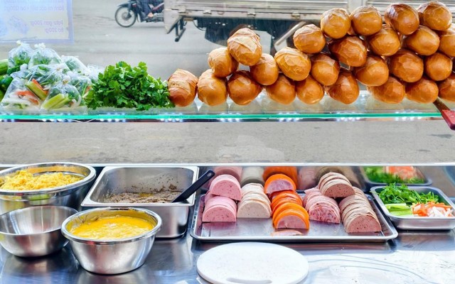 Bánh Mì Sài Gòn XỊN - Nguyễn Ái Quốc