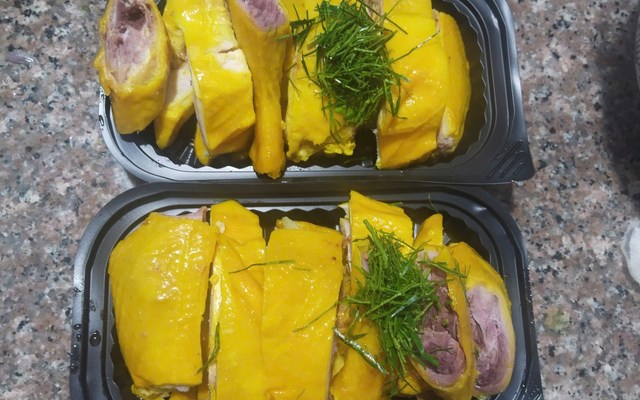 Gà Ủ Muối Mây - Chân Gà Hấp Hành & Há Cảo Hấp