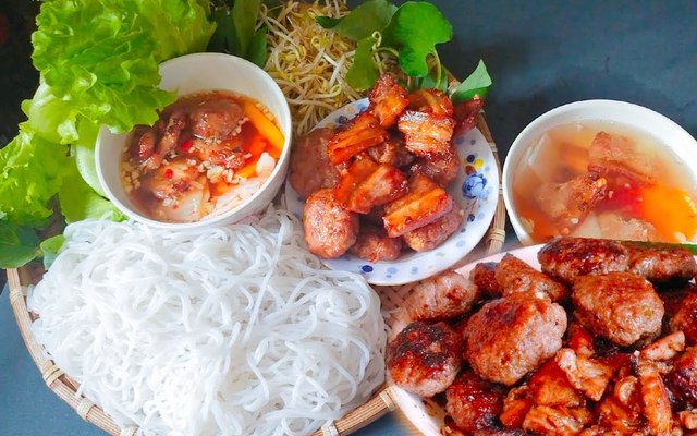 Bún Chả - Quán Dâu Tây