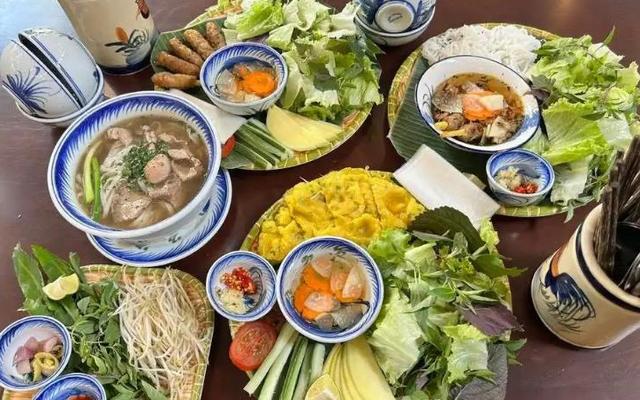 Lửa Việt Restaurant - 42B Lâm Hoành