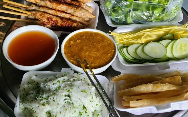 Bà Sáu Bình Định - Bánh Canh & Bánh Hỏi Cháo Lòng