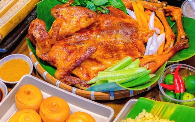 Gà Nướng Mắm Nhĩ Hoàng Long - Bánh Bao, Cơm Lam & Xôi Gà