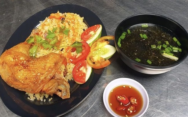 CƠM GÀ XỐI MỠ HẺM 69 - Hùng Vương