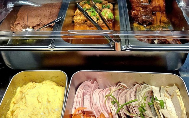 Bánh Mì Phương - 19 Phạm Hồng Thái