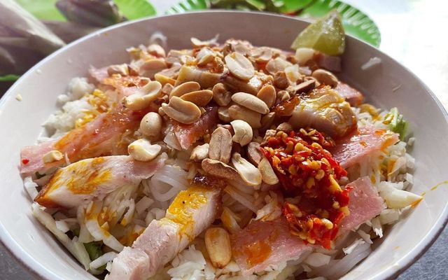 Heo Quay Thành Phát - Bánh Mì, Bánh Ướt & Bún Mắm Heo Quay