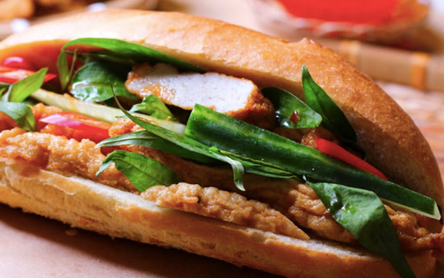 Bánh Mì Chả Cá Cát Tường - Lạc Long Quân
