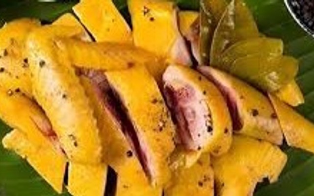 BẾP ĐÊM GẦN NHÀ - Gà Vườn Ủ Muối & Giò Cuốn Rau Rừng - Phạm Văn Bạch