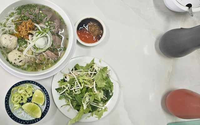 Linh Bún Mọc & Phở Bò - 158 Nguyễn Huệ
