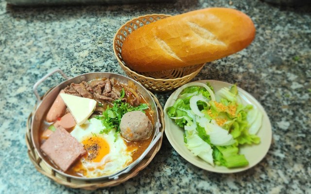 Bánh Mì Xíu Mại & Bò Sốt - Kim Lan