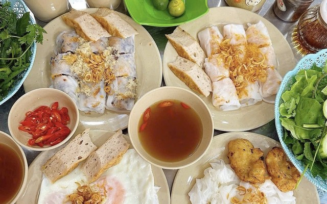 Bánh Cuốn Bà Y Hải Phòng - 376 Chợ Hàng Cũ