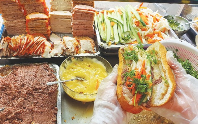 Bánh Mì Lan Ngân - Hoàng Thế Thiện