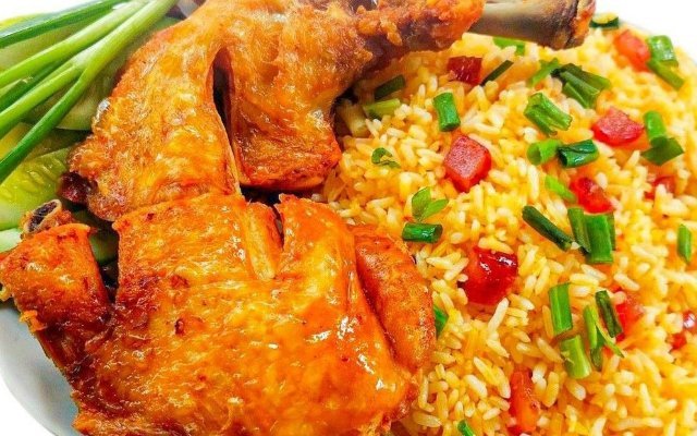 Cơm Gà Xối Mỡ Nhân Ký