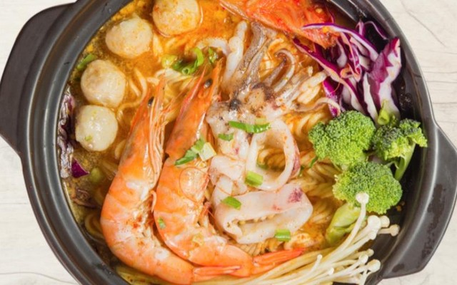 Cái Tiệm Ăn Vặt Winnie - Mì Cay, Bánh Tráng & Cá Viên - Nguyễn Sỹ Sách