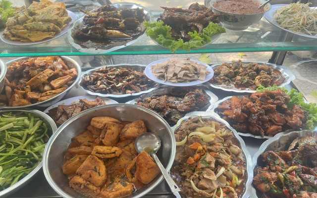 Cơm Châu Tuấn - 36 Tôn Thất Tùng