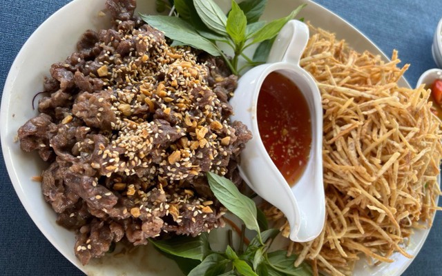 Quán Gia Đình Lào - Cống Quỳnh
