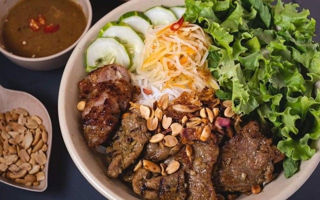 Thế Giới Bún Mắm Nêm - Phan Văn Hân