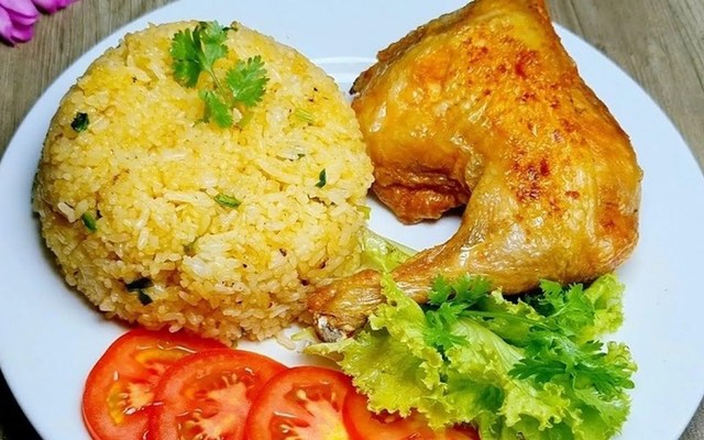 Cơm Gà Xối Mỡ - Cô Tám