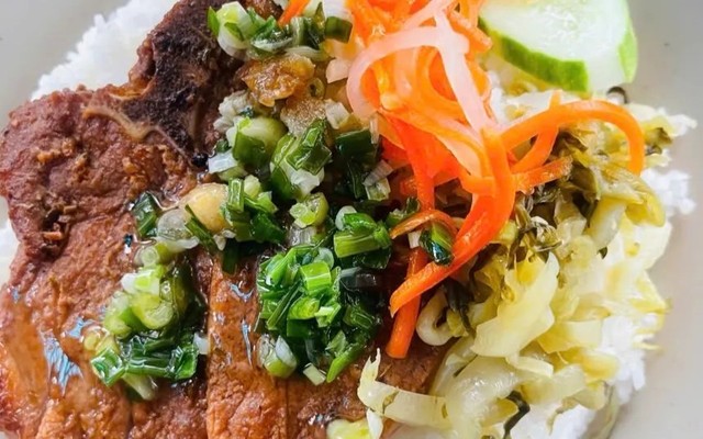 Cô Năm Như Ý - Cơm Tấm Sườn