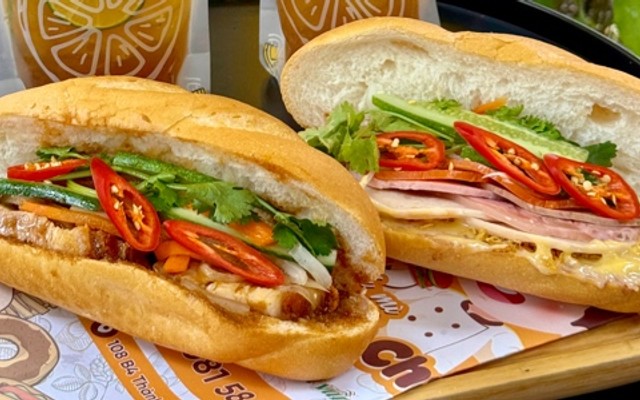Bánh Mì Chú Chill - Bánh Mì Sài Gòn & Bánh Mì Heo Quay - 54 Lạc Long Quân