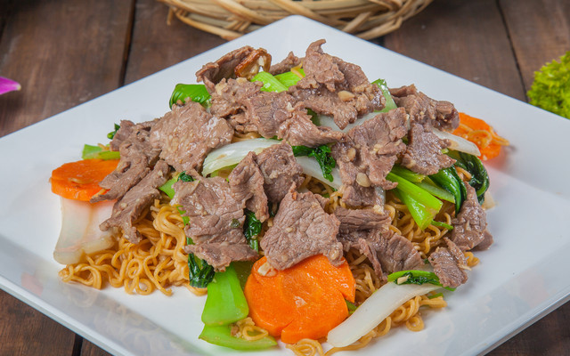 Quán Ăn Trung Hoa - Cơm Gà Xối Mỡ, Cơm Gà Xé & Hủ Tiếu Mì Xào Giòn