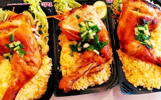 Cơm Gà Cô Ba J - Bàn Cờ