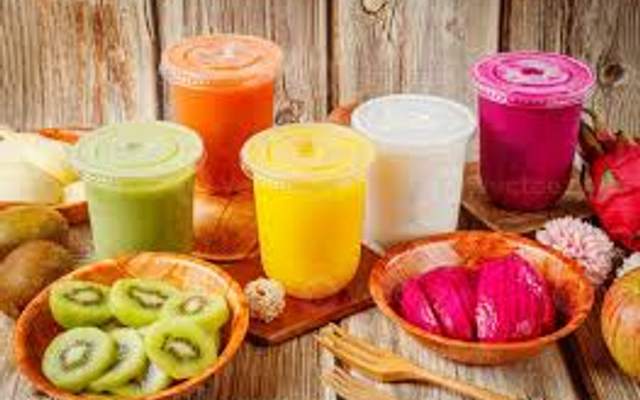ANNA HUYNH - SLICED FRESH FRUIT & FRESH JUICE