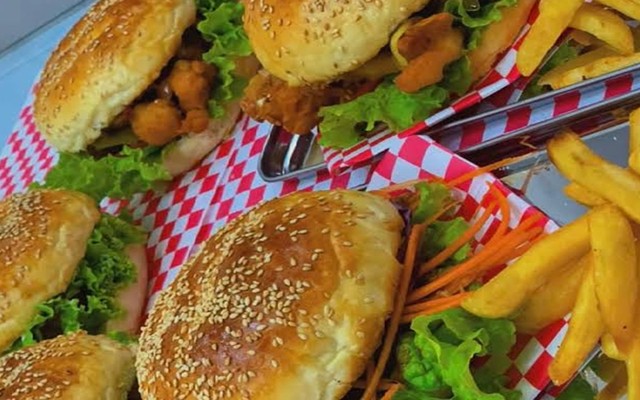 Thị Burger - 111 Nhật Lệ