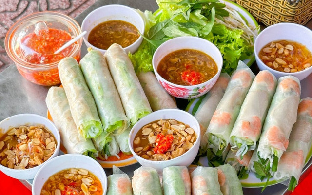 Gỏi Cuốn - Bánh Đúc Bà Sáu