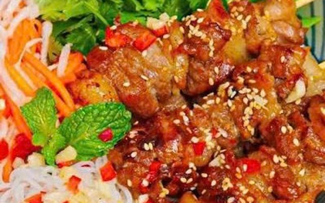 Gỏi Cuốn, Bò Bía & Bún Thịt Nướng - Anh Vũ