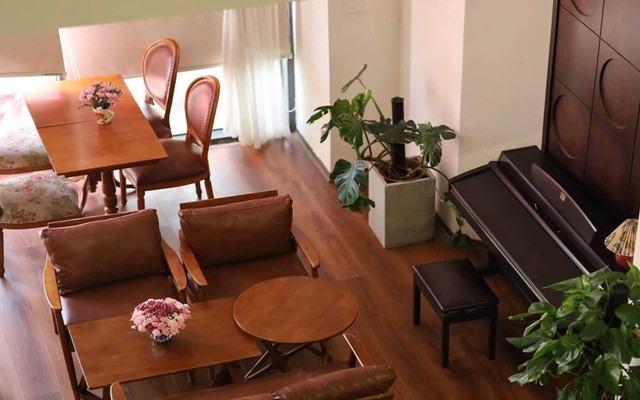 Tiệm Cà Phê Tháng Tám - Lê Đức Thọ