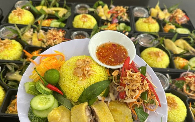 Cơm Gà Tuyết Ngọc - Tôn Đức Thắng