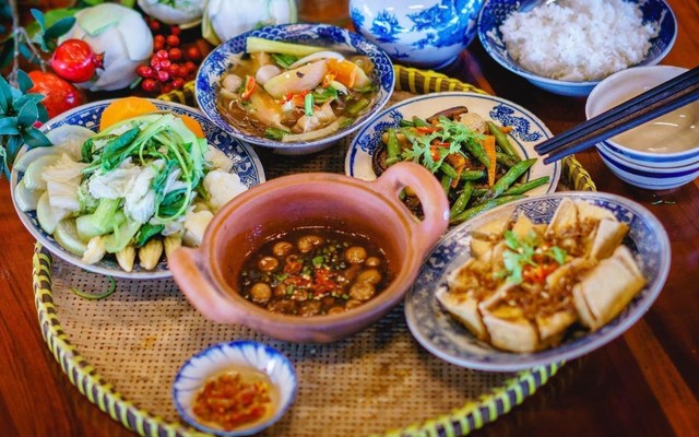 Cơm Huế Ông Định - Lê Thanh Nghị