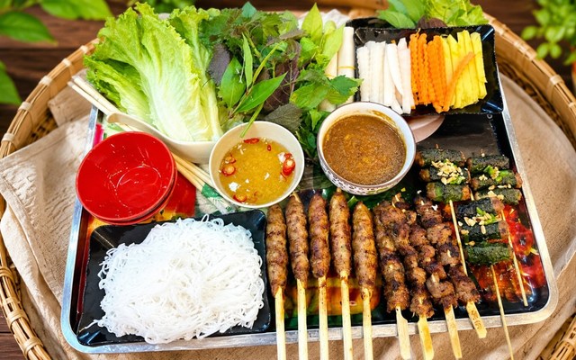 Phố đi bộ C6 - BÒ CUỒN CUỘN
