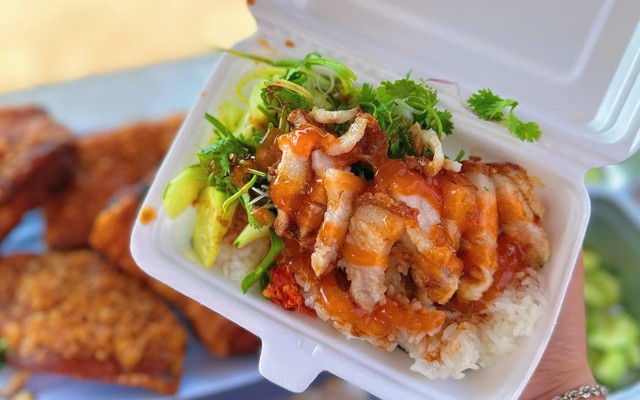 Bánh Mỳ Heo Quay - Ama Khê