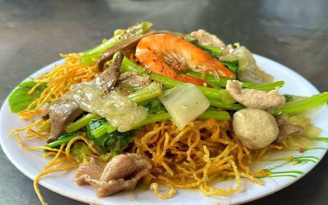 Chị Thanh - Mì Xào & Cơm Cuộn - Lê Văn Lương