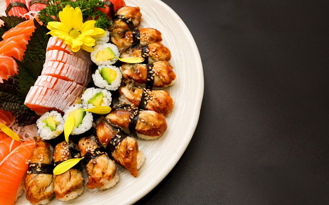 Let's Sushi - Lê Văn Lương