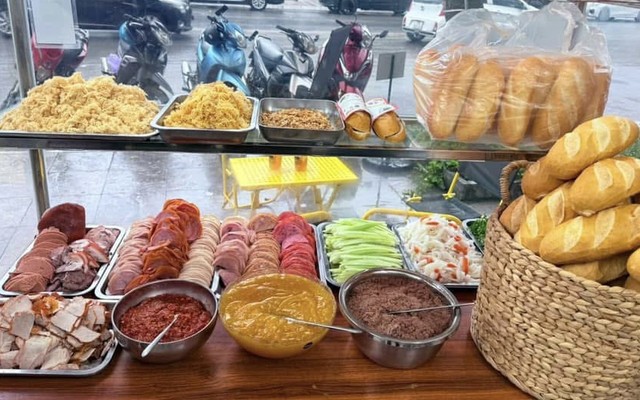 Bánh Mì Sài Gòn Chính Hiệu - 217 Đà Nẵng