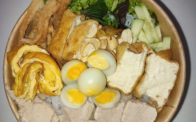 Bún Nước Tương & Bún Thịt Xào Cô Tư