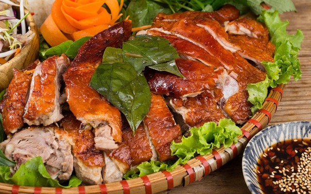 VIVA - Vịt, Gà & Heo Quay Lá Mắc Mật Tây Bắc - Mậu Thân