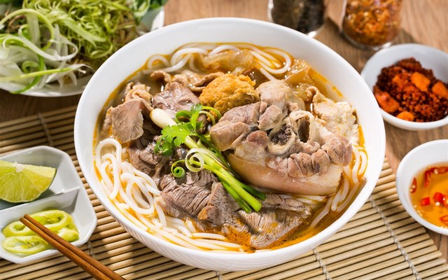 Bún Bò Rất Huế - by Bep Hue