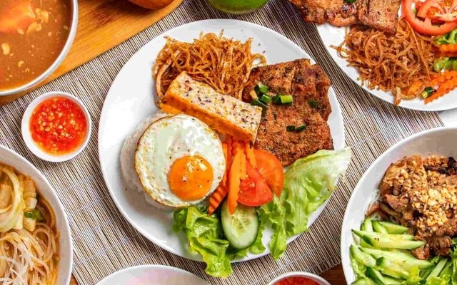 Cơm Tấm Sườn Nướng & Gà Xé - Lý Đạo Thành