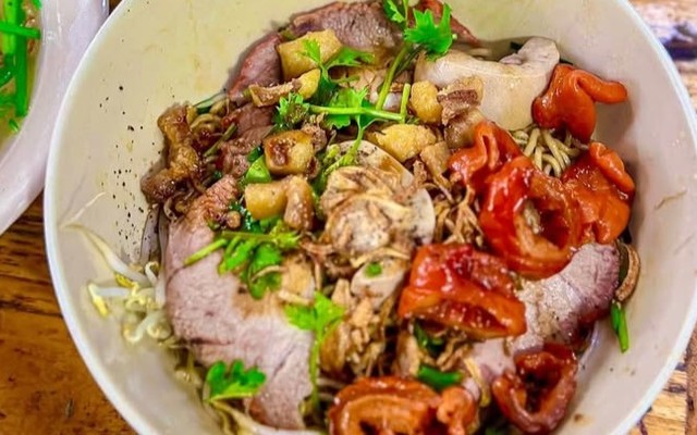 Quán Hủ Tiếu Mì & Hoành Thánh - Phan Anh