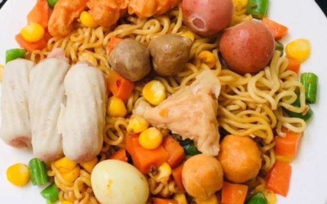 Ăn Vặt Dâu Tây - Mỳ Trộn & Cơm Cuộn