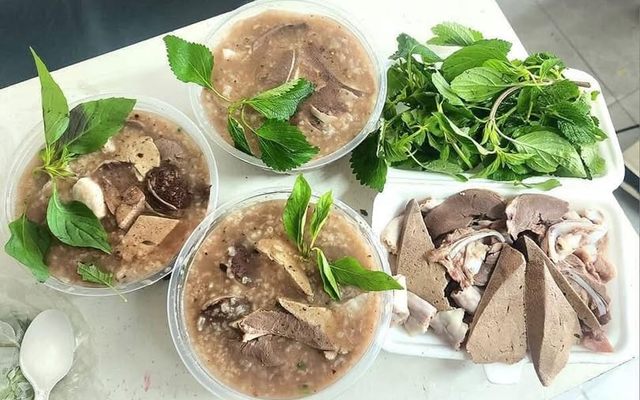 Quán Hoàng Thư Cháo Lòng